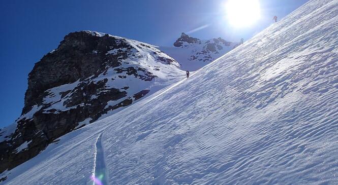 Week-end d’ascension de dix skieurs en Haute Maurienne image article